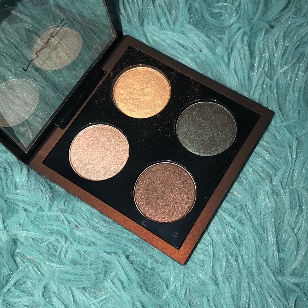 MAC eyeshadow quad Bare My Soul